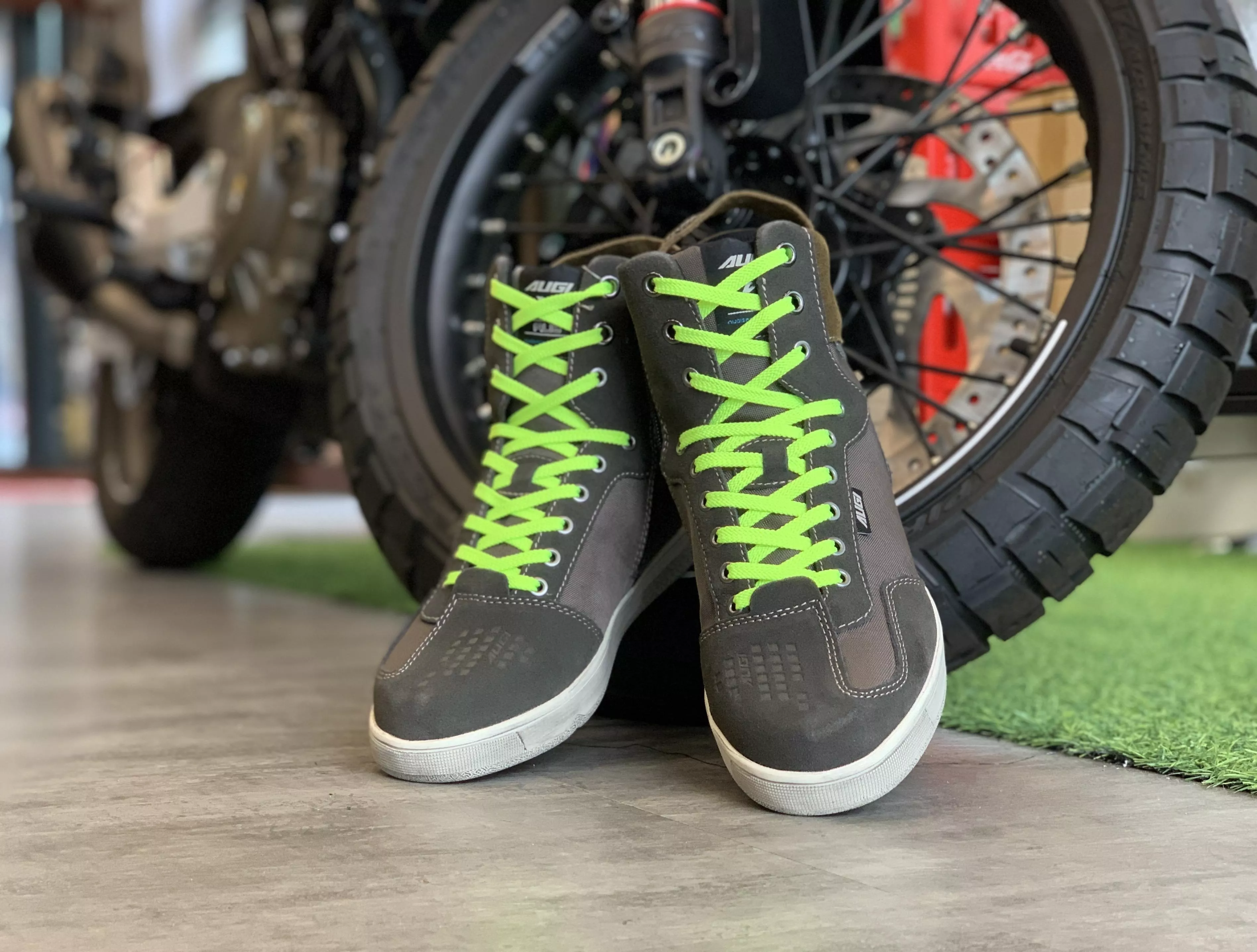 AUGI AU8 防水休閒車靴