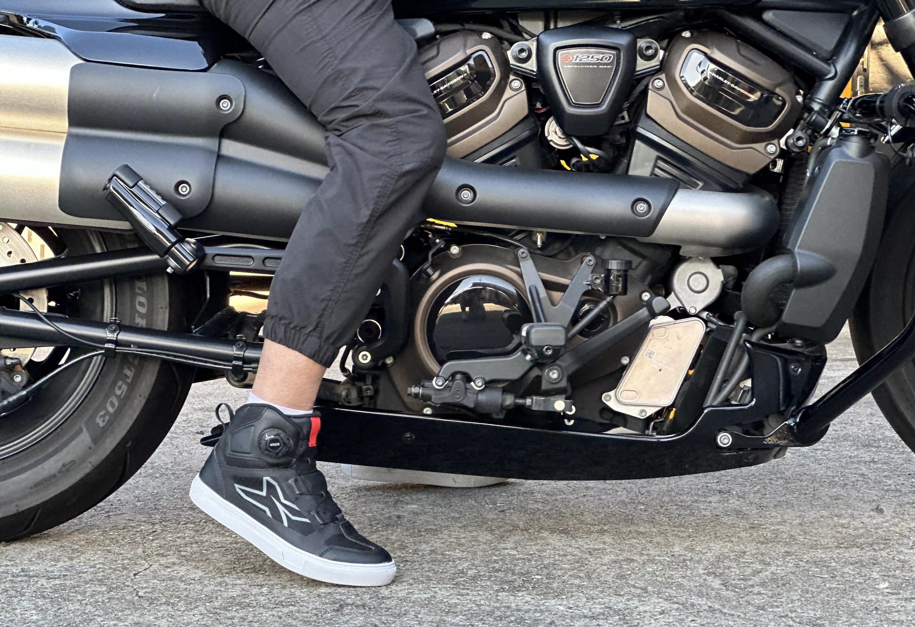 EXUSTAR E-SBT1102W防水車靴