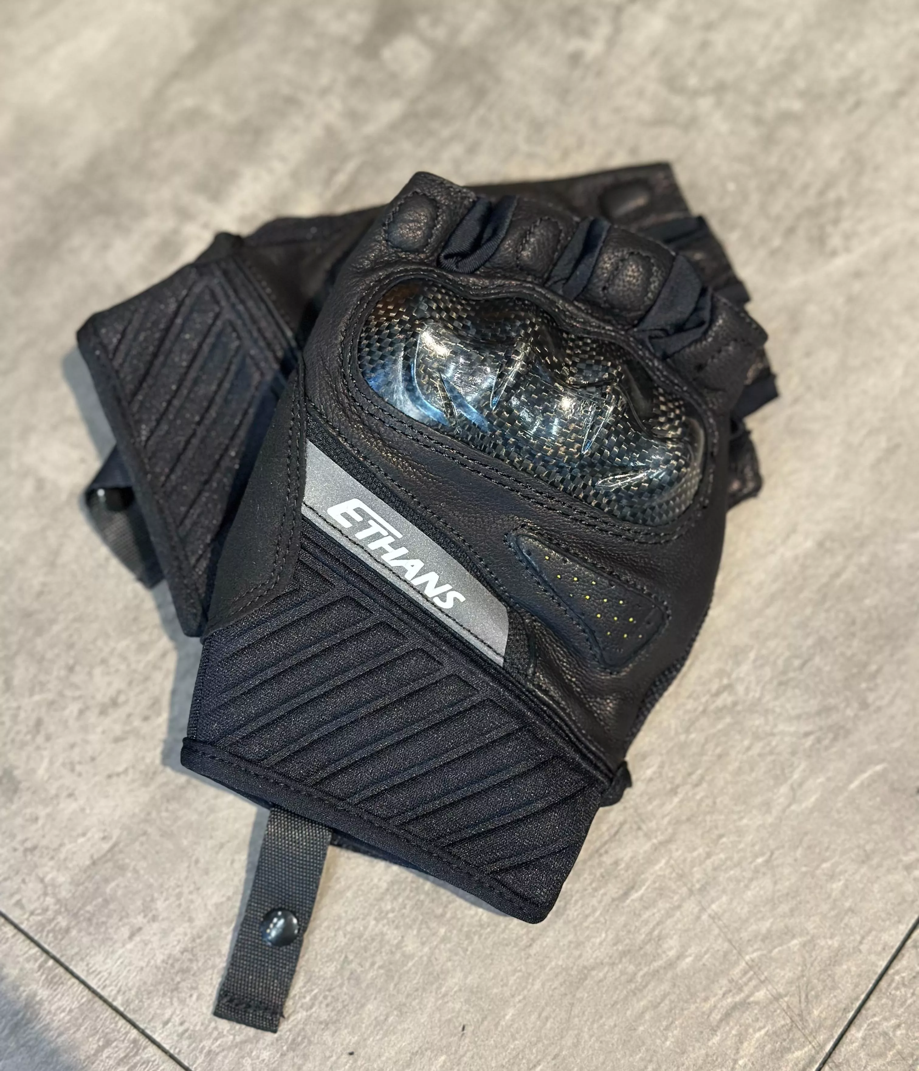 Ethans Tec.尹森 ES505 夏季半指手套(碳纖維護具)