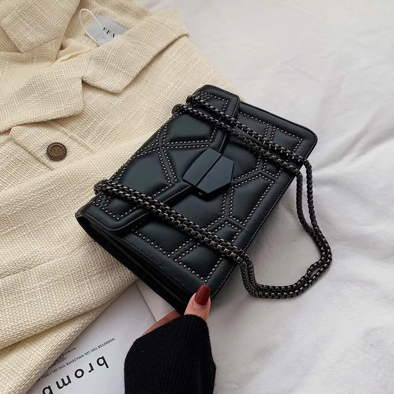 🖤 幾何鉚釘質感斜背包