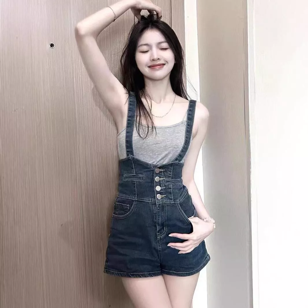 👖✨高腰顯瘦神器！夏日牛仔背帶短褲來啦～