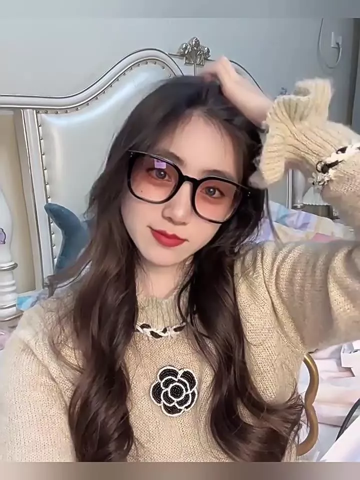 😎🍑 #自帶腮紅的墨鏡｜素顏也能出片