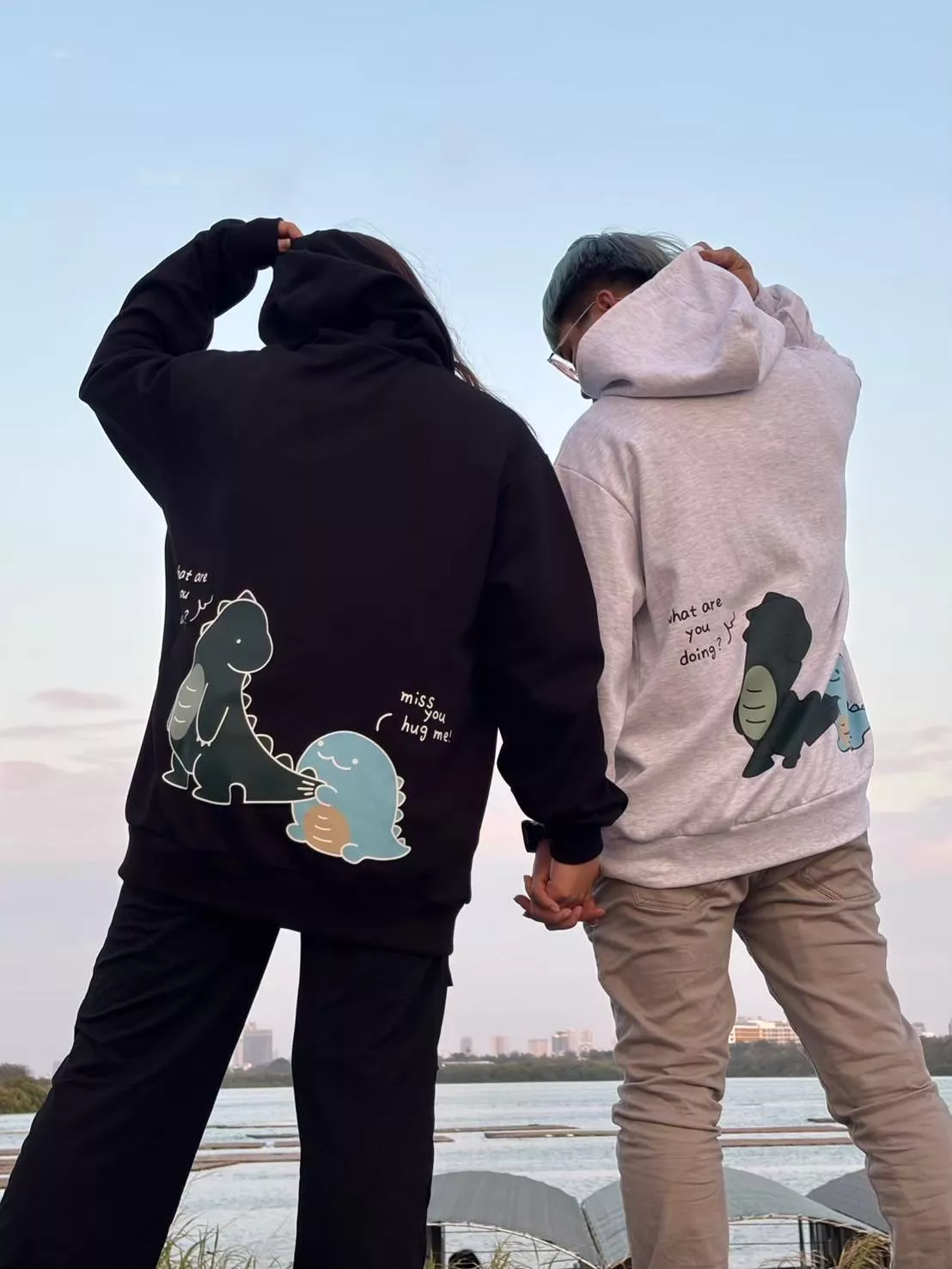 🦖 情侶裝潮流恐龍衛衣｜2025小眾設計溫暖登場💞