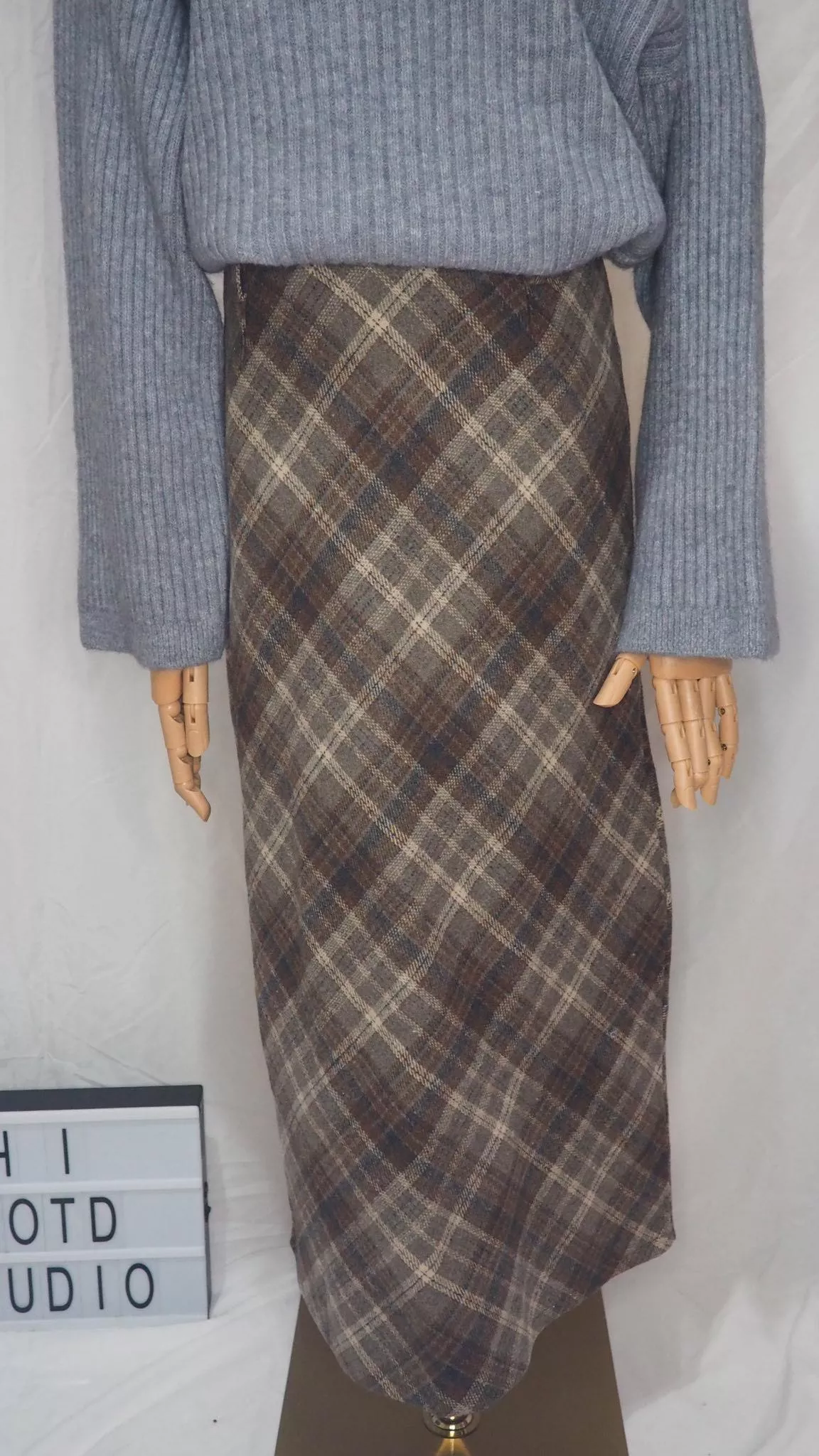 毛呢復古卡其/咖啡格子後開叉A字長裙(附腰帶)-S🔍H.I OOTD STUDIO🔍