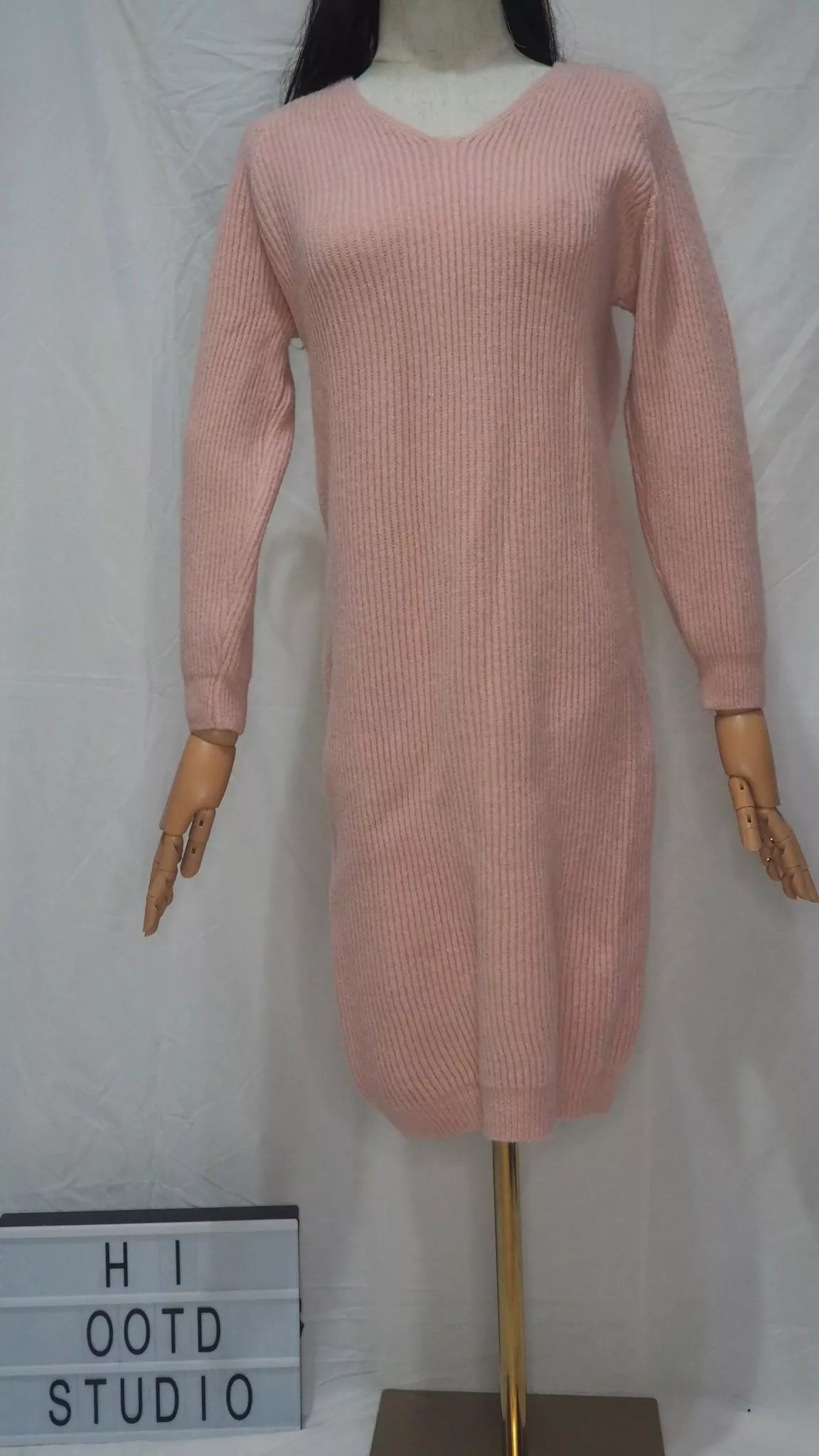 法式V領休閒過膝針織連身裙-粉色F🔍H.I OOTD STUDIO🔍