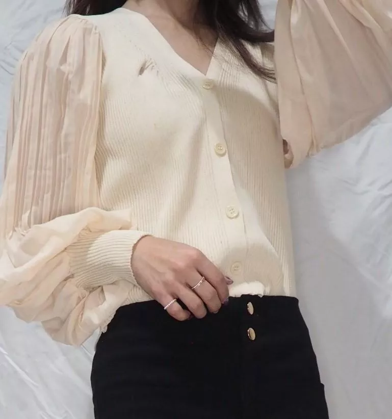 春季V領燈籠袖透膚設計感針織氣質上衣-3色🔍H.I OOTD STUDIO🔍