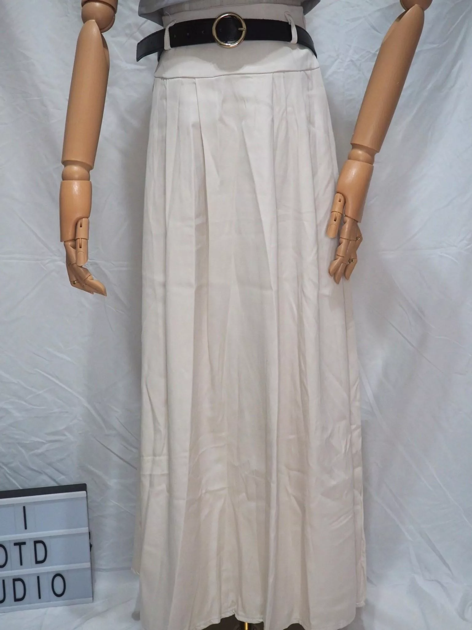 簡約素色高腰長裙+無袖墊肩短版上衣套裝-S🔍H.I OOTD STUDIO🔍