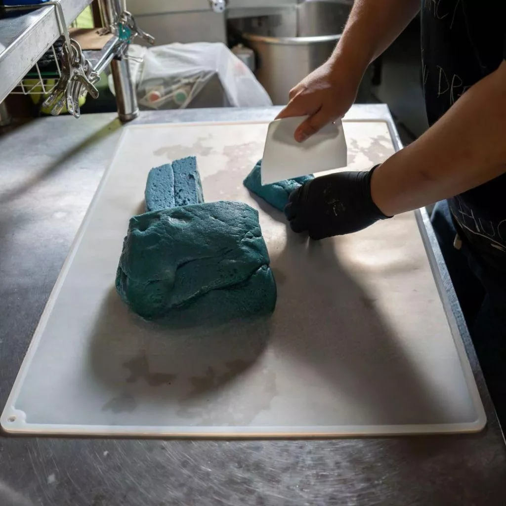 Amy烘焙網:BREADLIFE 50x69cm無玻璃纖維0色素透明加大矽膠揉麵墊\\矽膠墊