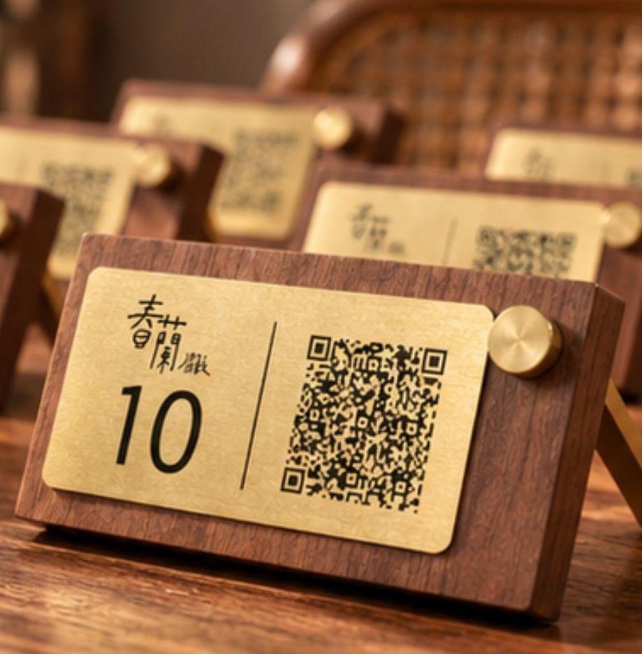 ONE WOOD｜胡桃木客製桌牌・黃銅質感立牌
