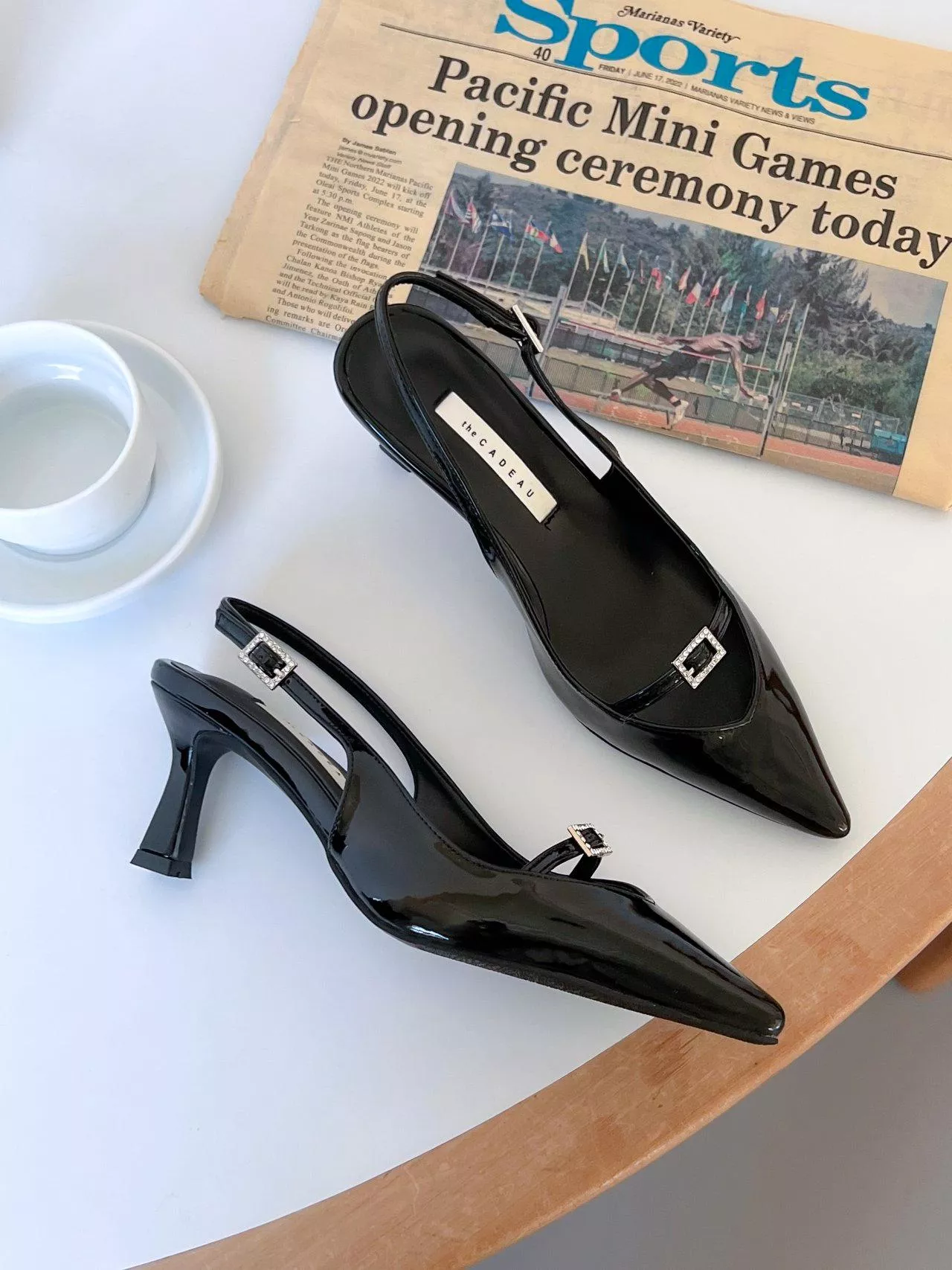 水鑽皮帶釦漆皮尖頭鞋(7cm) #2399