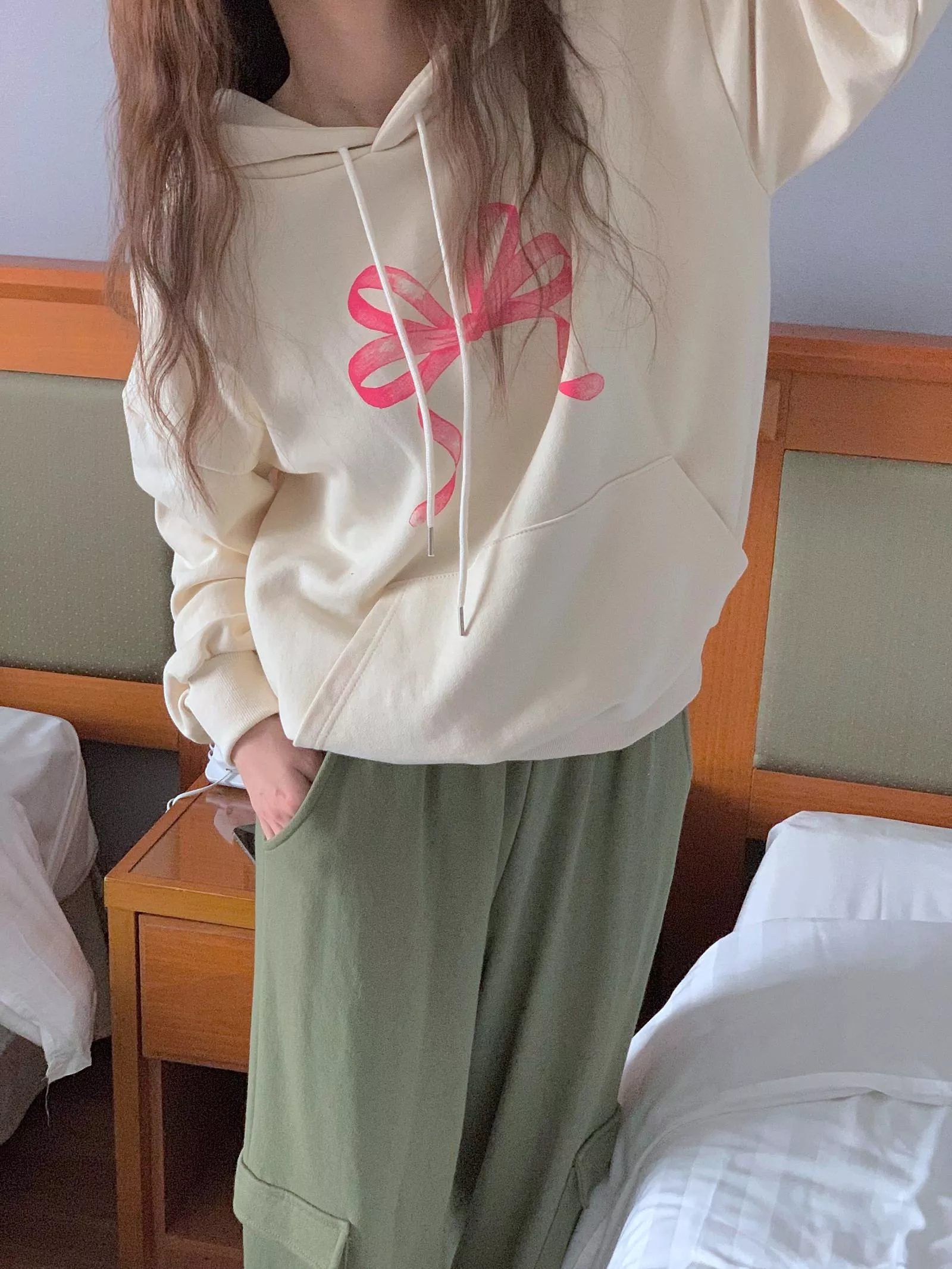 蝴蝶結梯形口袋帽T #95128840