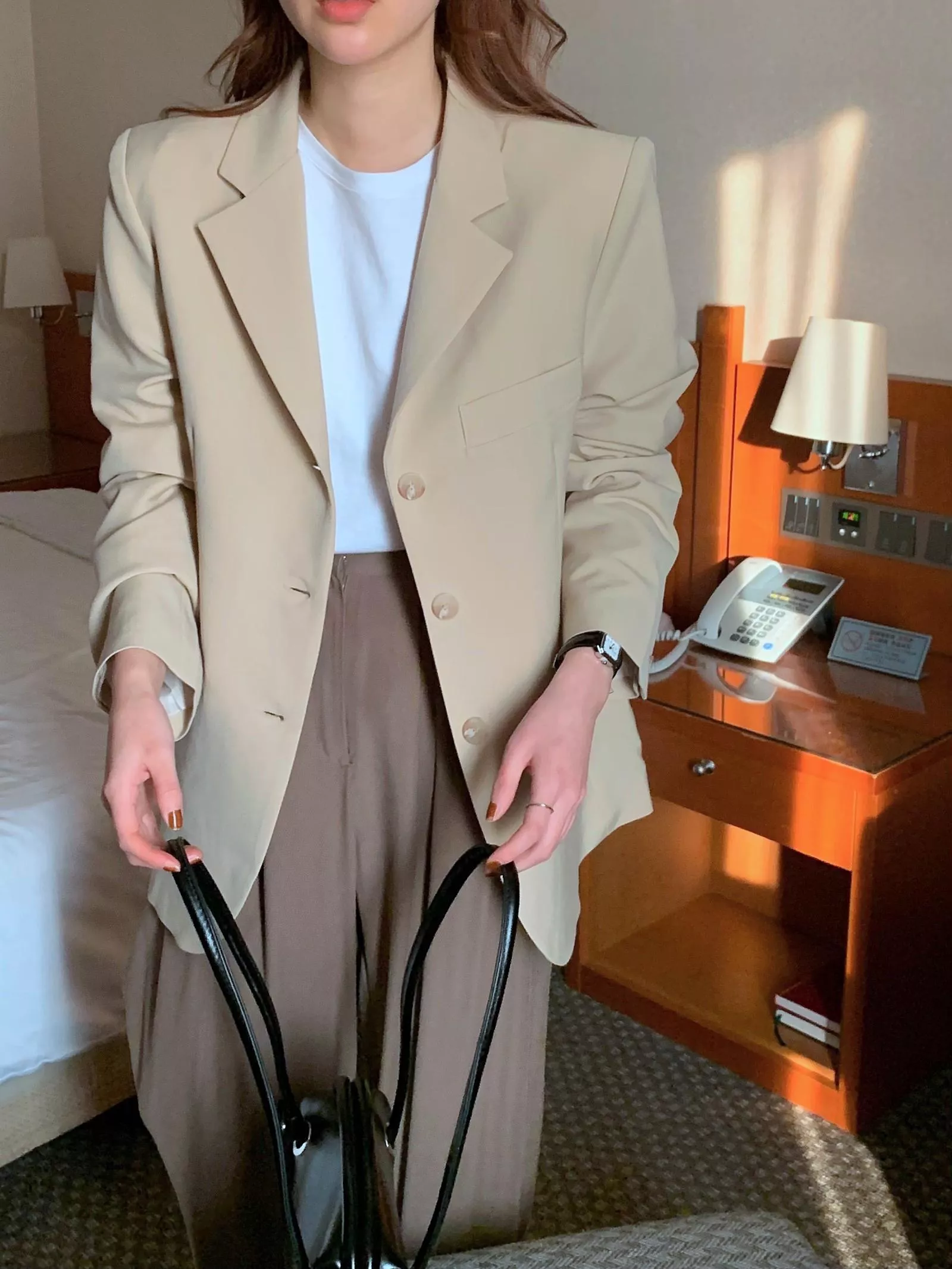 圓弧擺琥珀釦天絲西裝外套 #93884880