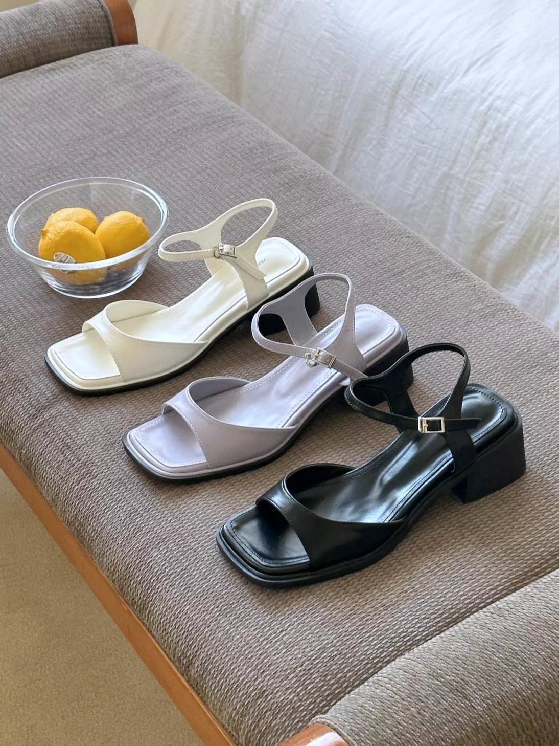 弧形一字帶粗跟涼鞋 #3308