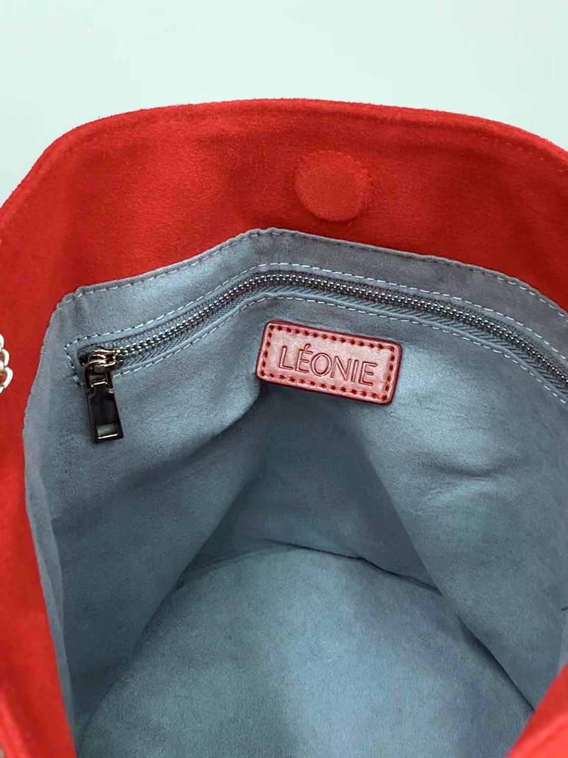 品牌鏈條吊飾柔軟牛皮水桶包 #96017586