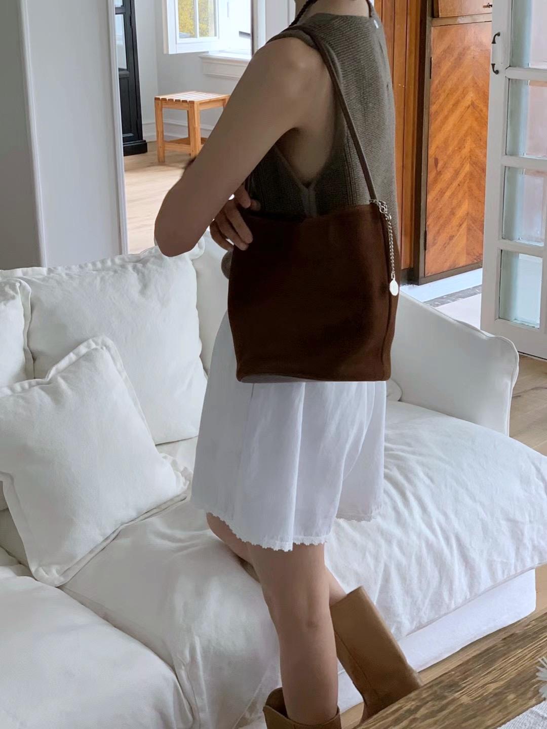 品牌鏈條吊飾柔軟牛皮水桶包 #96017586