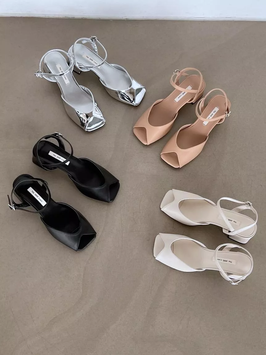 剪裁蝴蝶型皮帶搭釦中跟涼鞋 #3332