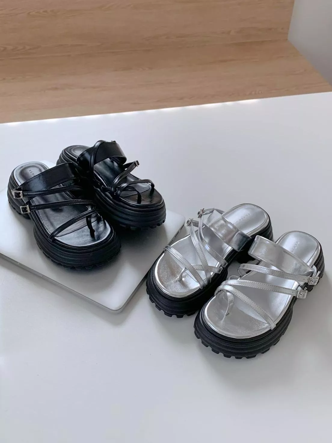 個性交叉皮帶夾腳厚底拖鞋 #3086