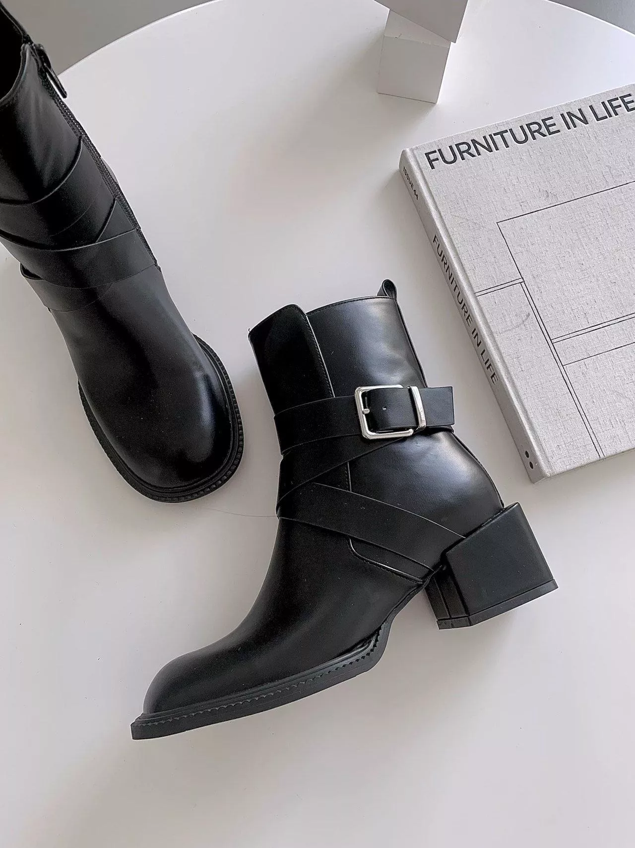 纏繞大皮帶釦帶子中跟短靴 #3061