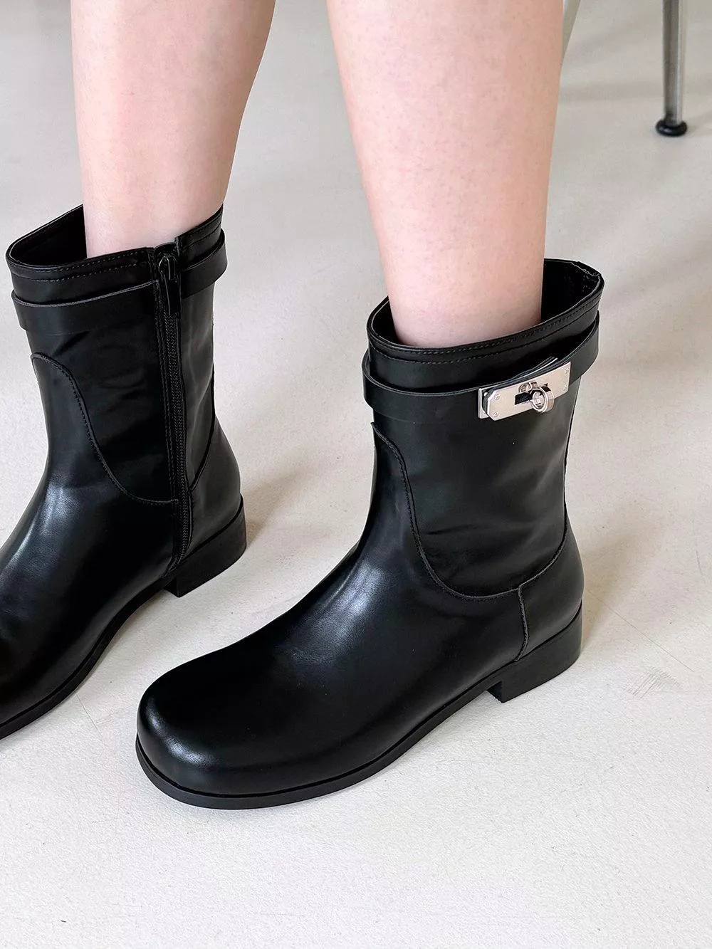 金屬扭轉釦裝飾內側拉鍊短靴 #4154