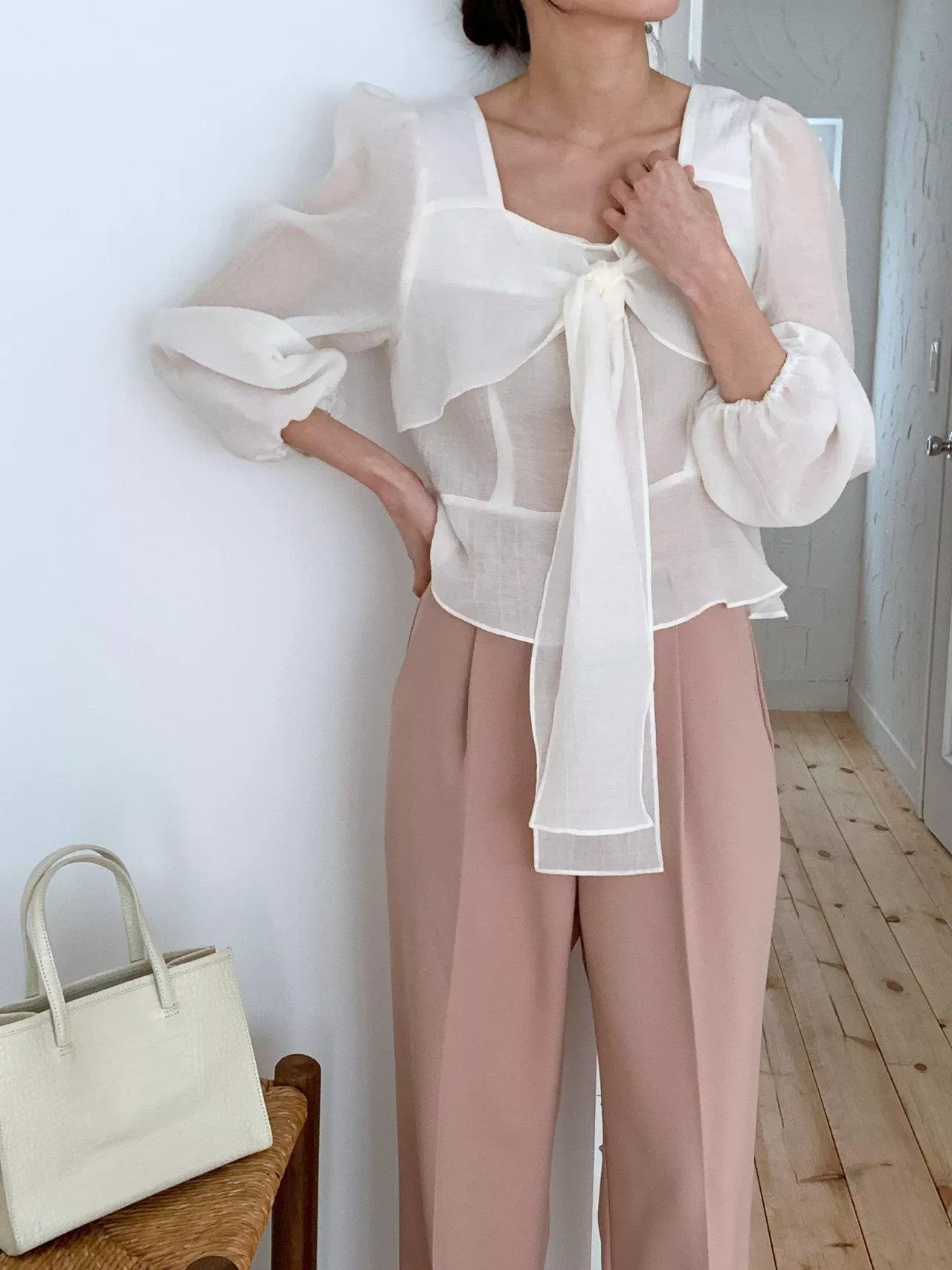 胸前大蝴蝶結小裙擺式襯衫 #97582108