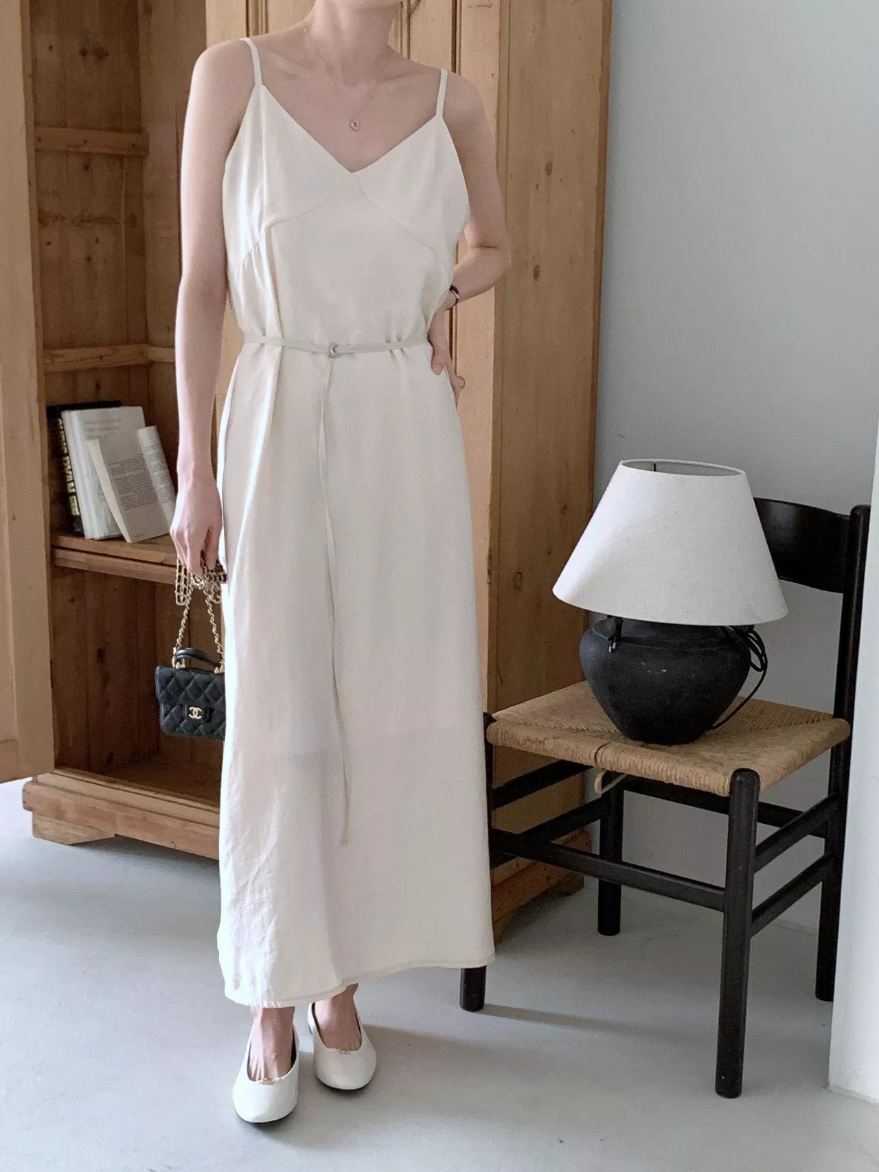 溫柔雙側開叉絲綢吊帶洋裝 #97494365