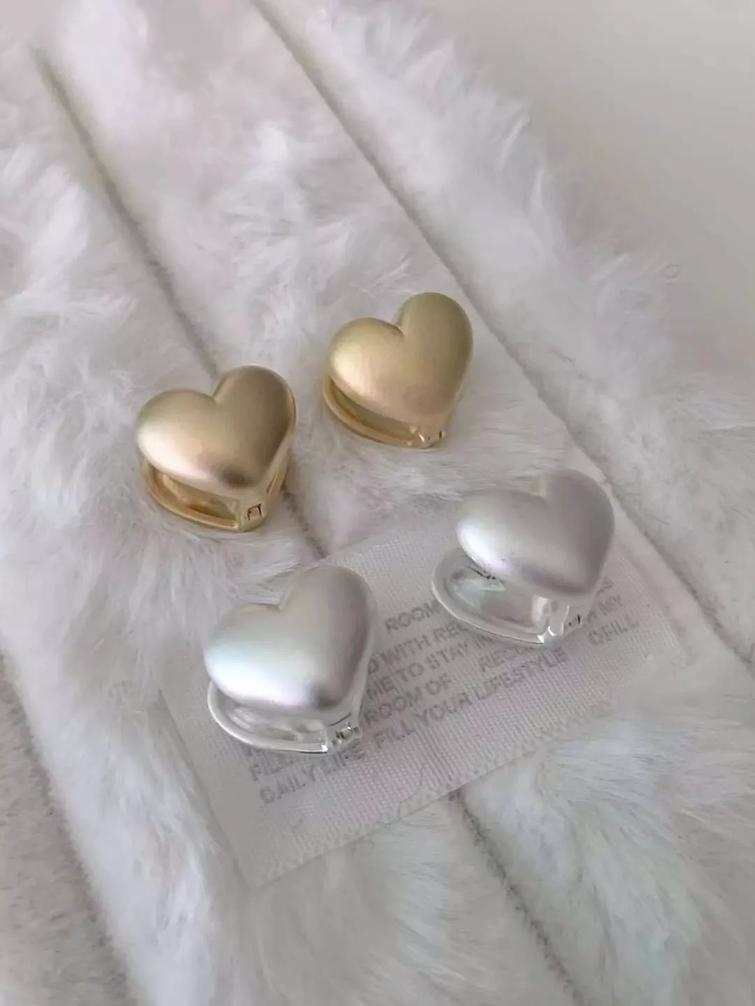 霧面愛心按壓式耳環 #E058