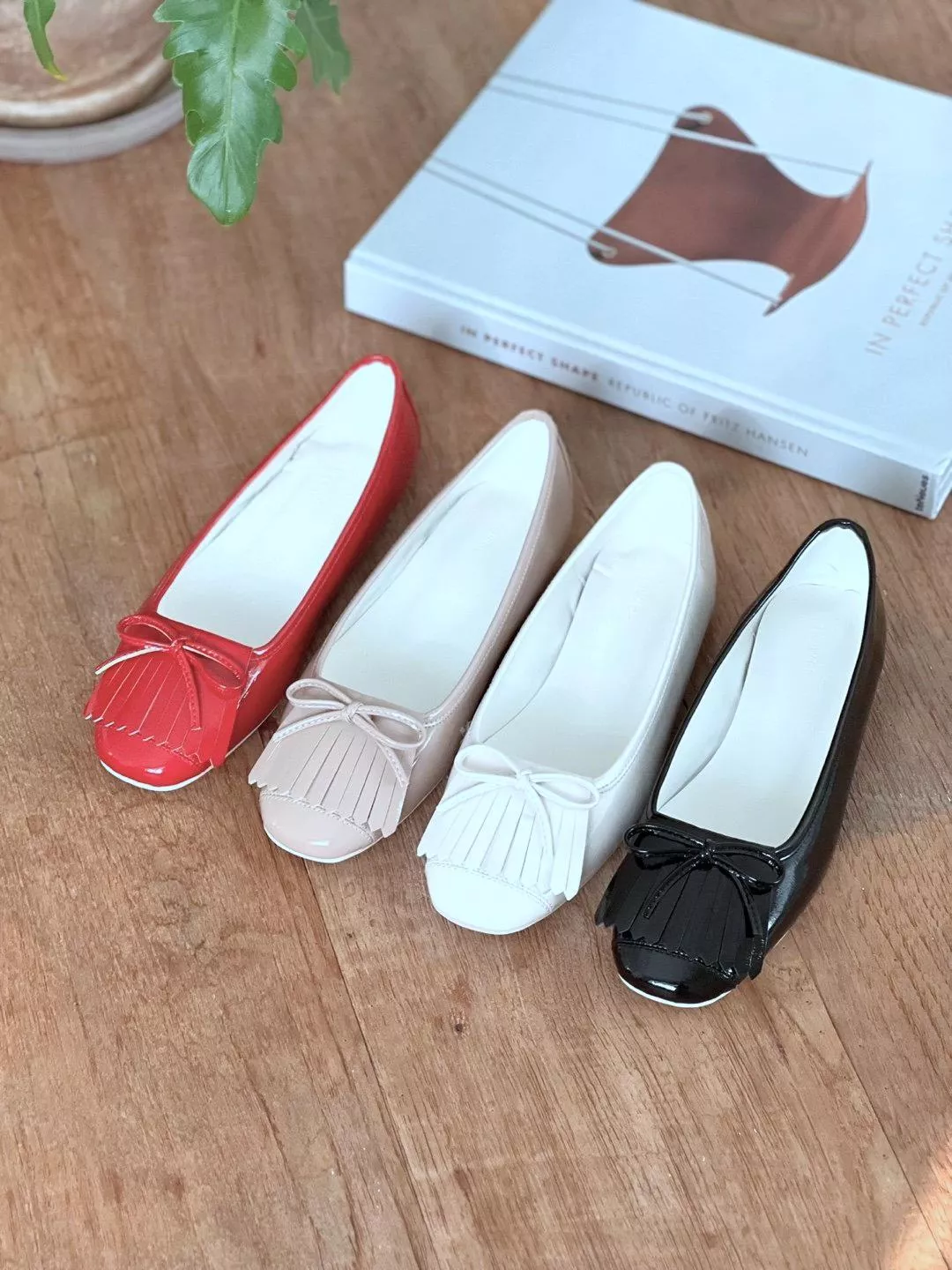 流蘇蝴蝶結漆皮圓頭軟墊平底鞋 #7805