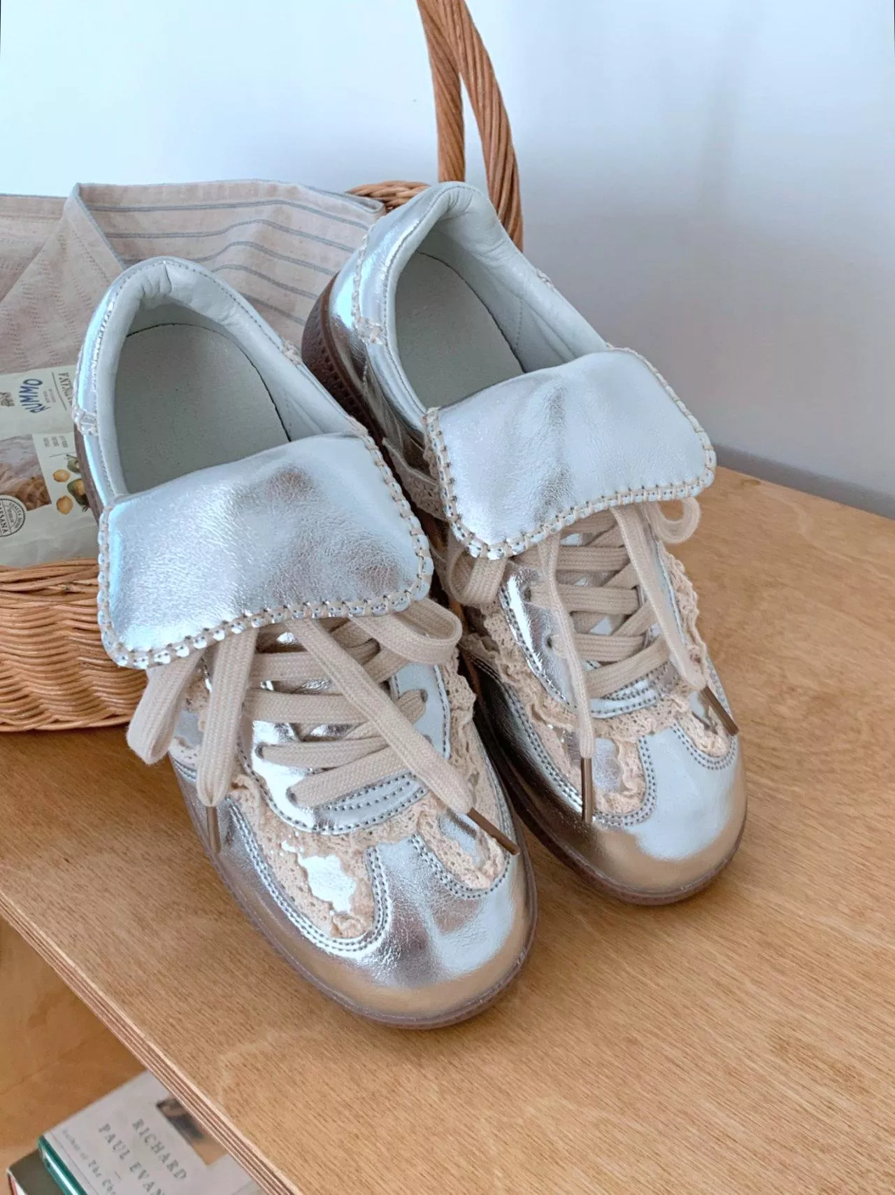 外翻鞋舌蕾絲線條牛皮休閒鞋 #509