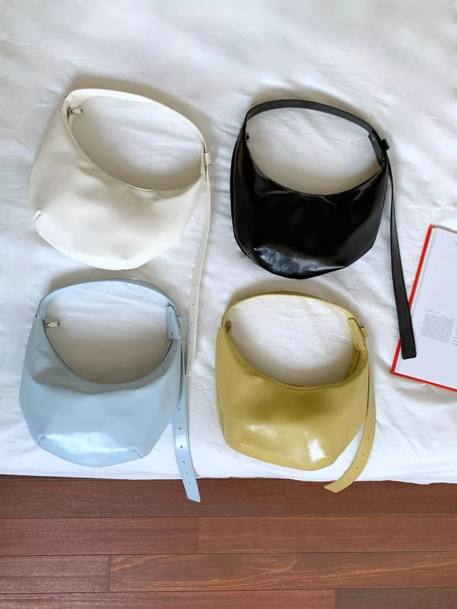 自帶高級感半月形肩背包 #97604929