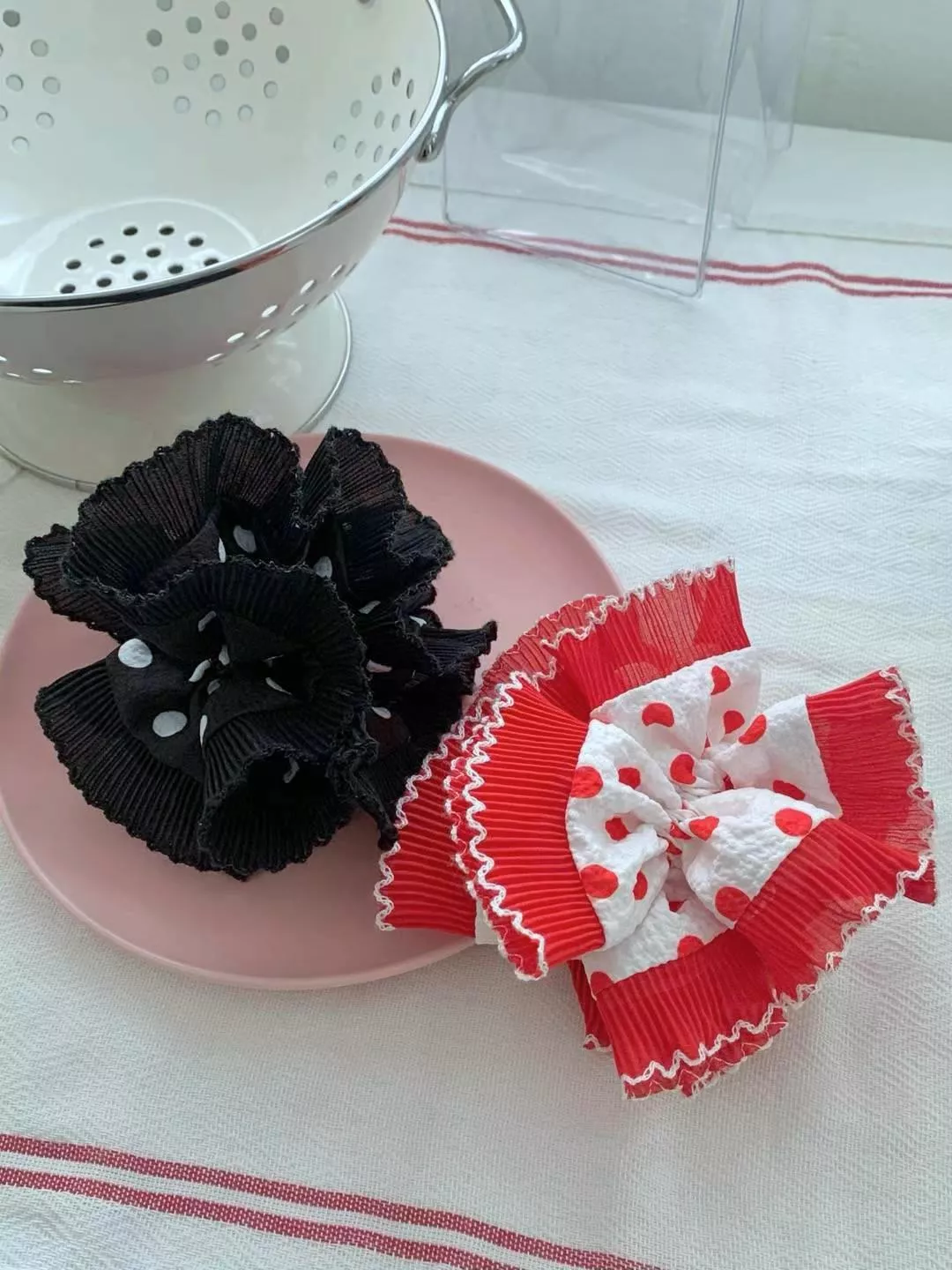 赫本點點壓褶邊大腸髮圈 #H783