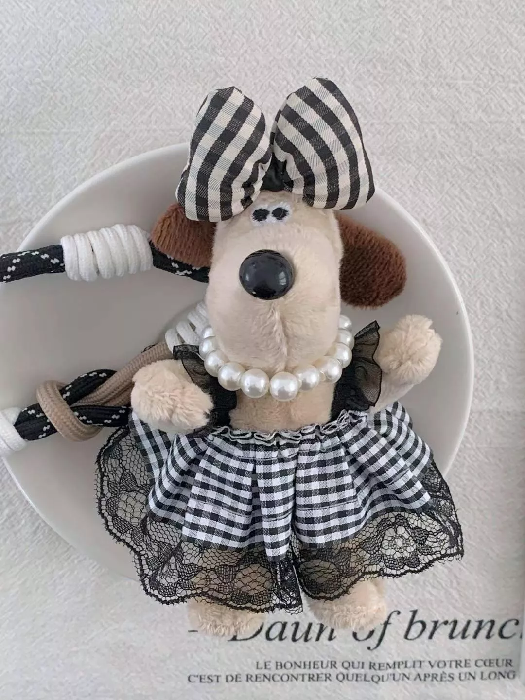 戴珍珠項鍊穿裙子的掌門狗吊飾 #T246