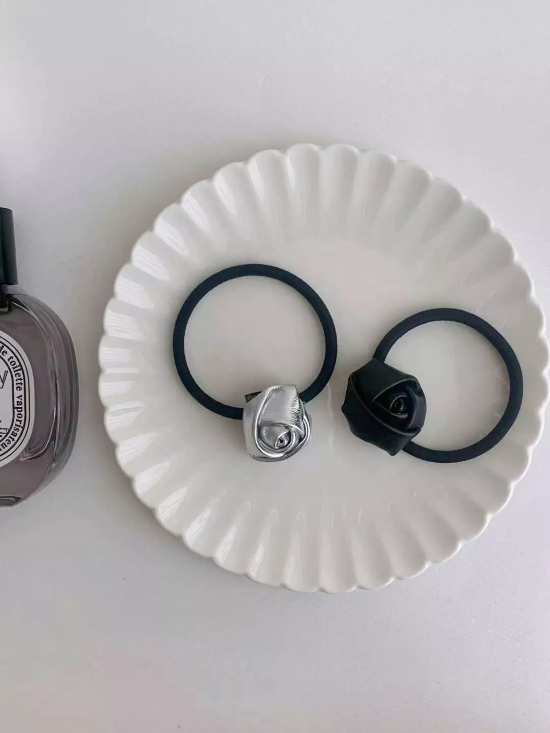 立體皮質玫瑰花髮繩 #96122463