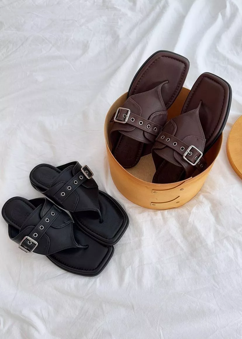 穿孔金屬皮帶裝飾夾腳拖鞋 #9531