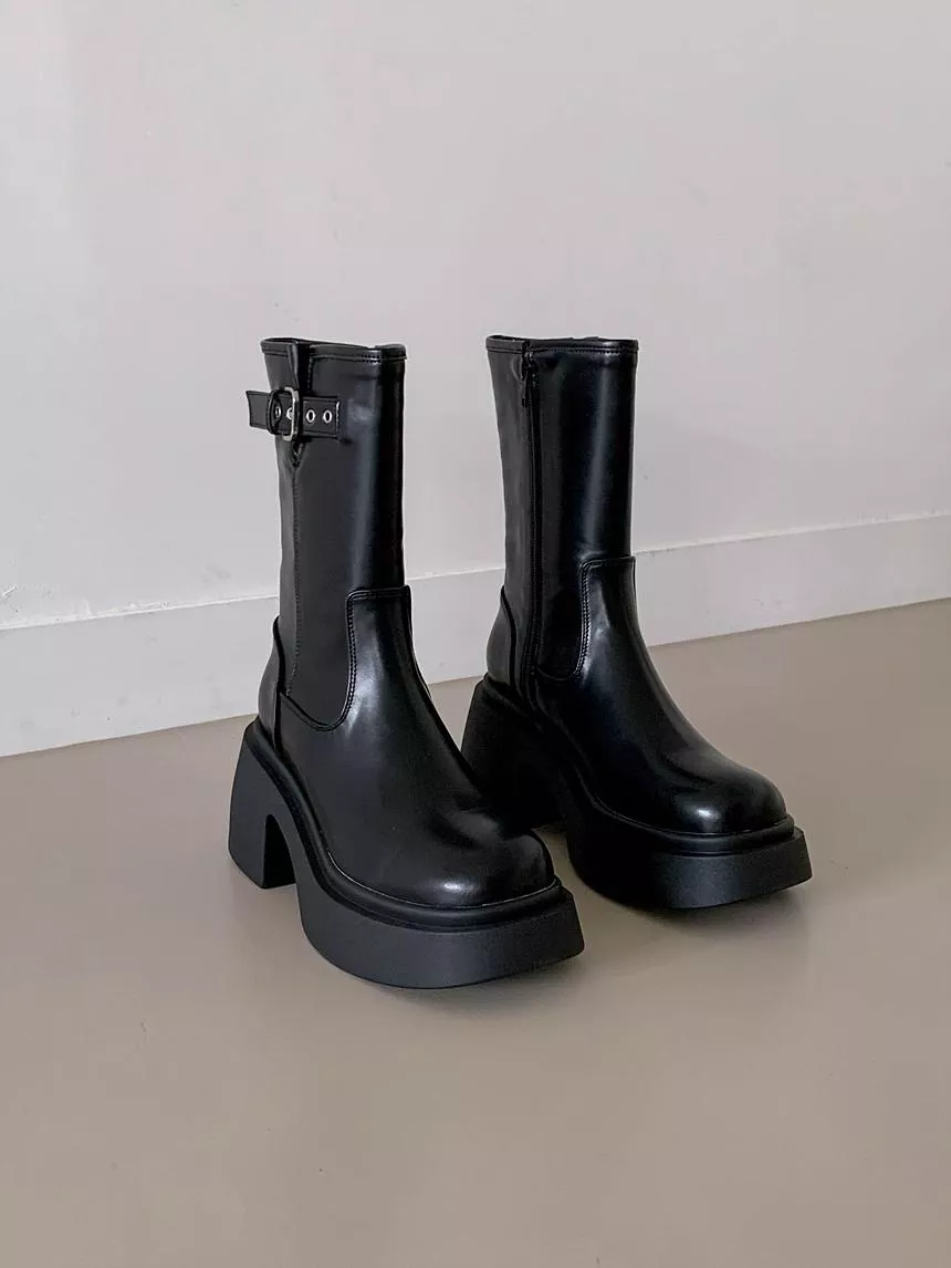 皮帶釦修腿大圓頭厚底中筒靴 #5960