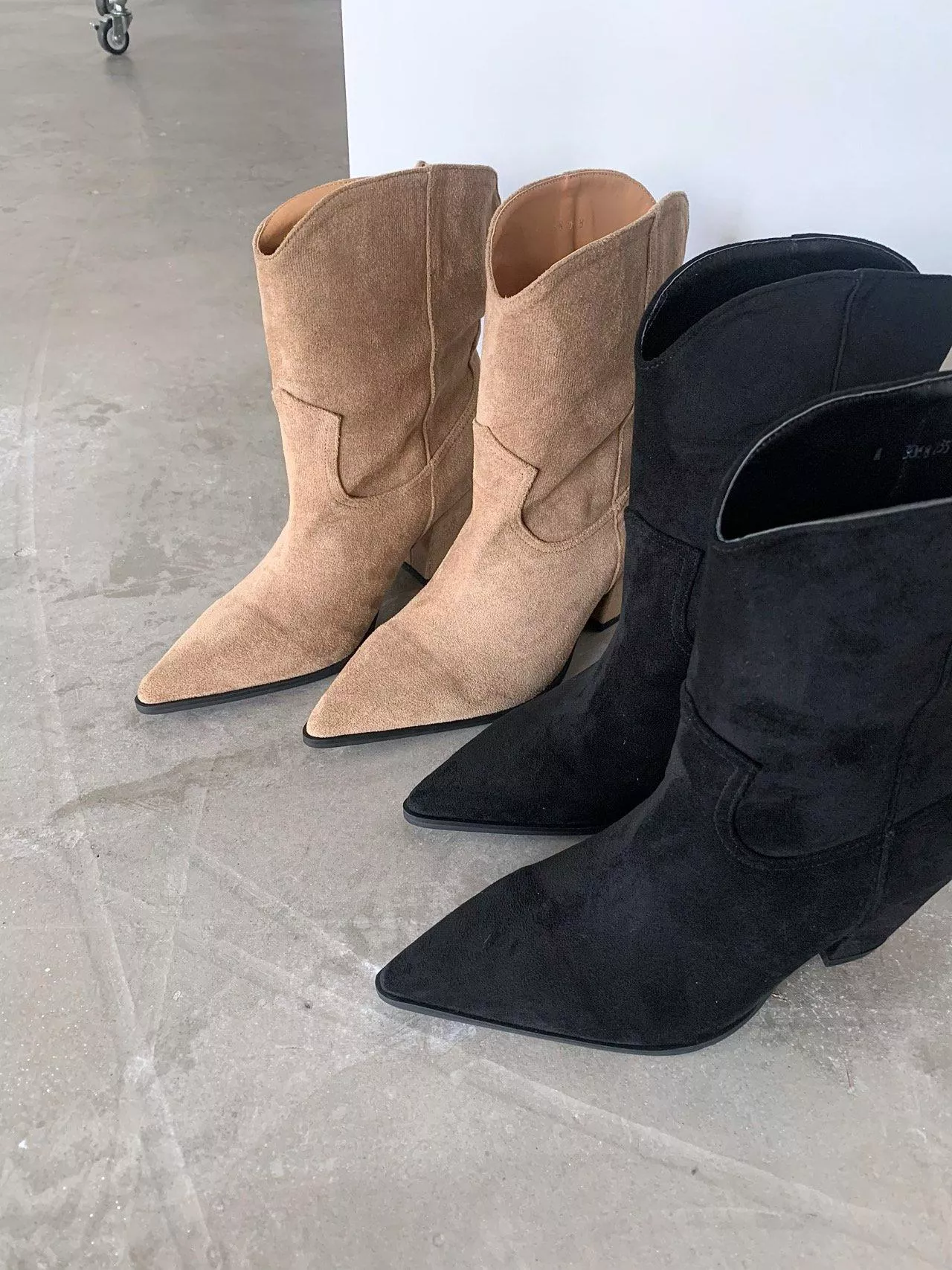 剪裁邊尖頭麂皮西部短靴 #3068