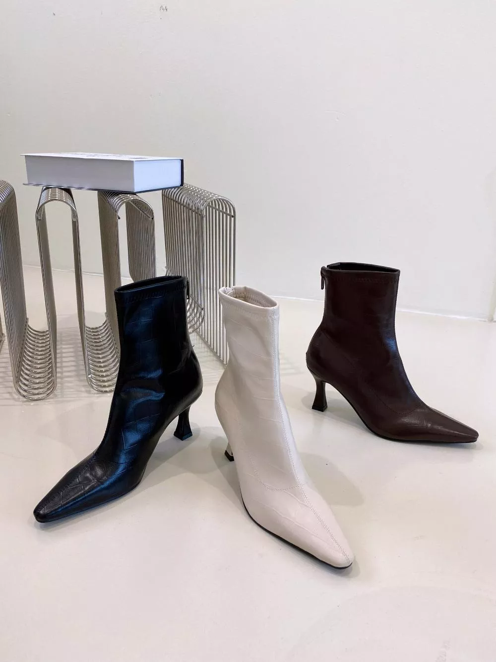 韓國空運🇰🇷｜✨7cm細跟尖頭短靴 秋冬新款 修長腿型百搭短筒靴 #6722