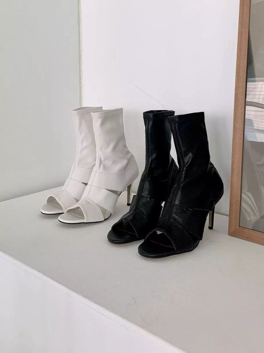 韓國空運🇰🇷｜✨8cm開口尖頭繃帶短靴 高跟短靴💃 修飾腿型百搭款 #1064