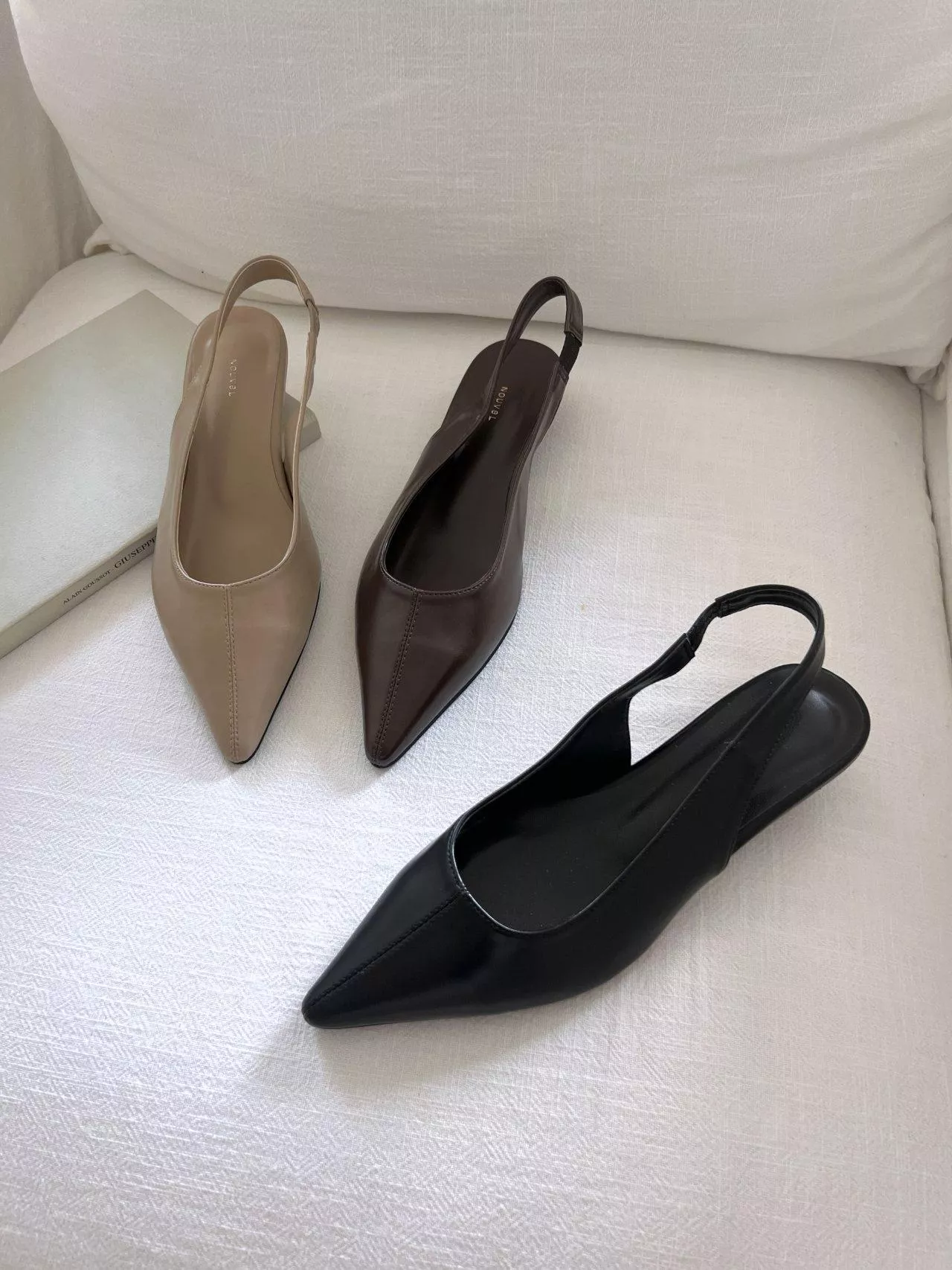 韓國空運🇰🇷｜🌸 通勤必備 優雅後空低跟鞋💖 防滑舒適 細跟日常鞋 #7903