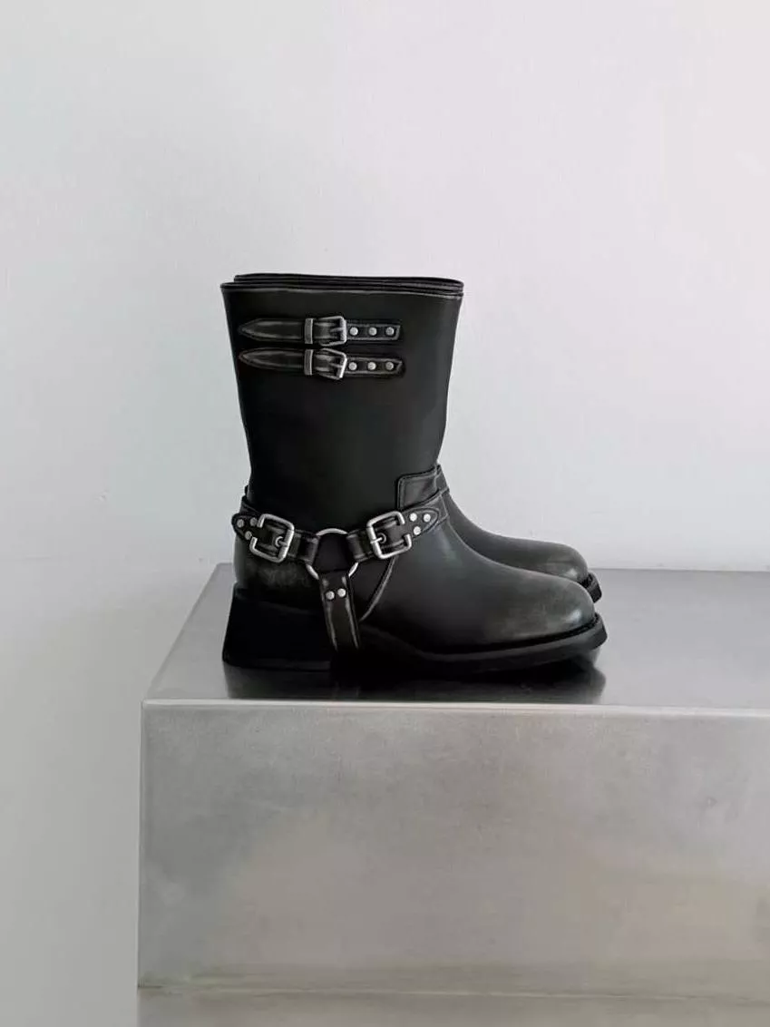韓國空運🇰🇷｜【質感必收】🔥 復古做舊扣環機車短靴 👢 可拆卸皮帶 百搭時尚款 #5051