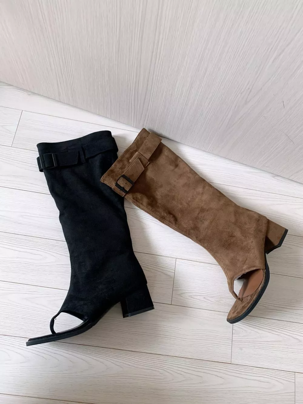 韓國空運🇰🇷｜【顯瘦必收】🔥 5cm 增高厚底翻折涼靴 👢 休閒百搭 羊麂絨質感帶扣涼靴✨ 夏秋必備時尚款 #2408