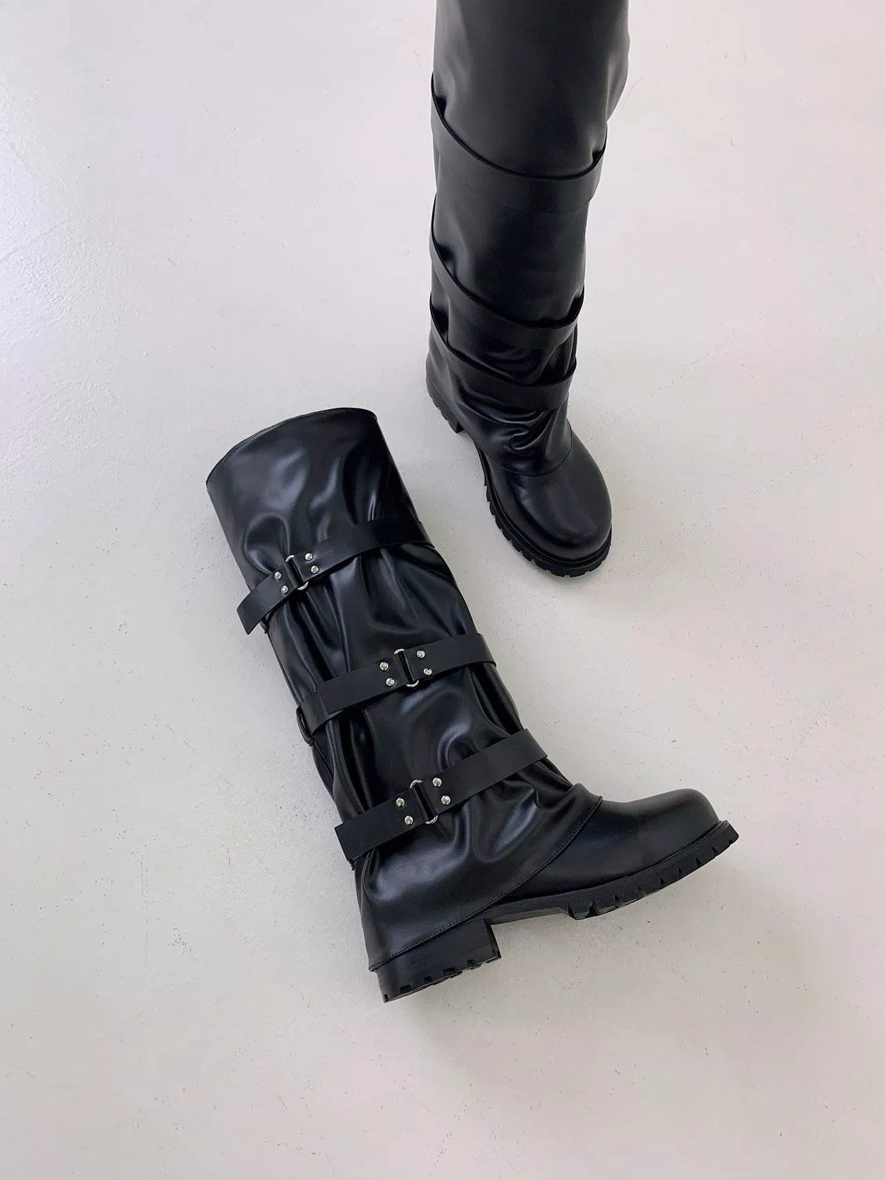 韓國空運🇰🇷｜【冬日必備】🔥 三扣帶及膝長靴 👢 圓頭設計 保暖百搭質感靴 #3073