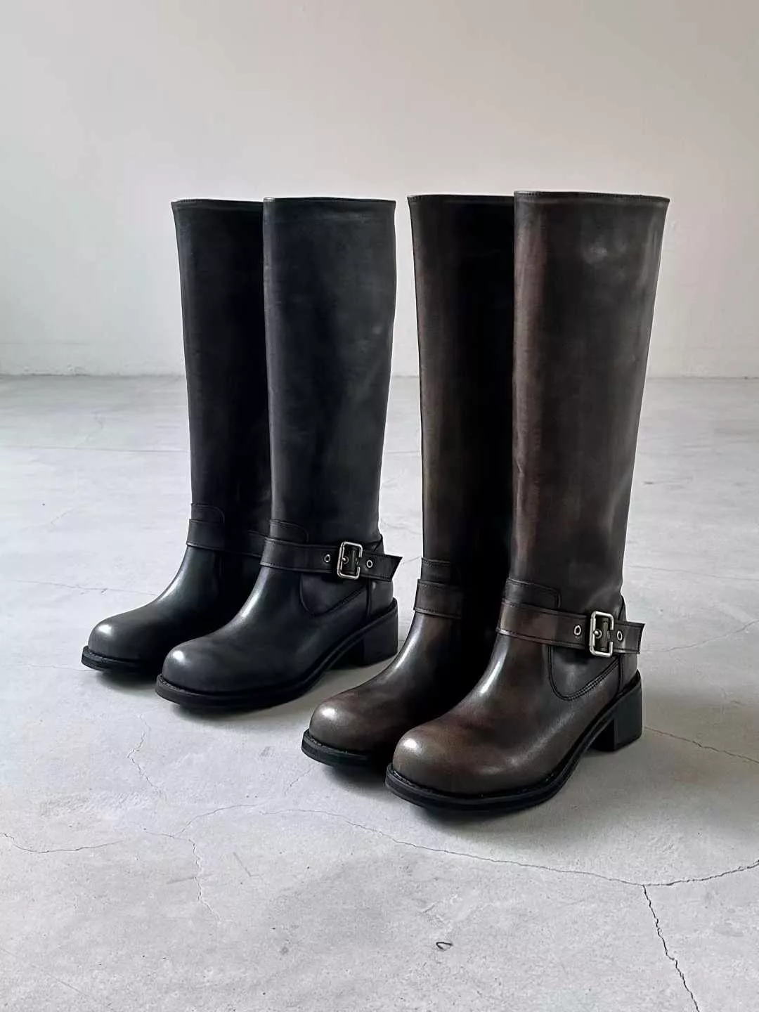 韓國空運🇰🇷【質感必收】🖤 復古扣帶騎士長靴 ✨ 韓系獨特材質百搭靴 #374
