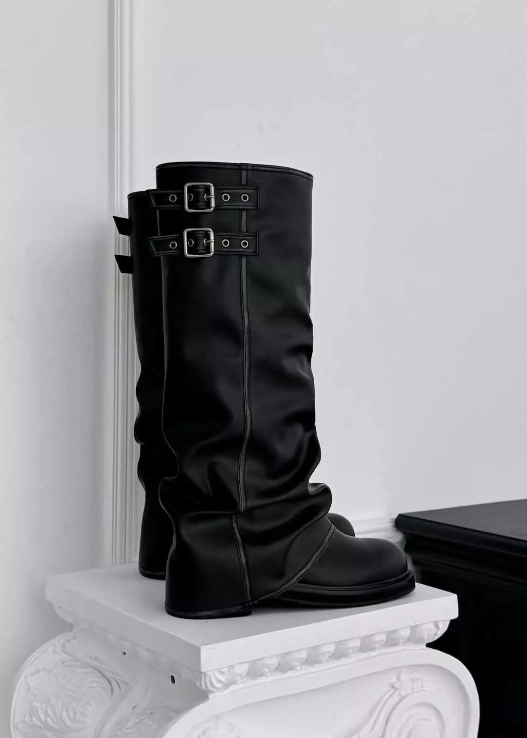 韓國空運🇰🇷【酷感必收】🖤 騎士扣帶褲管長靴 ✨ 復古材質百搭靴 #372