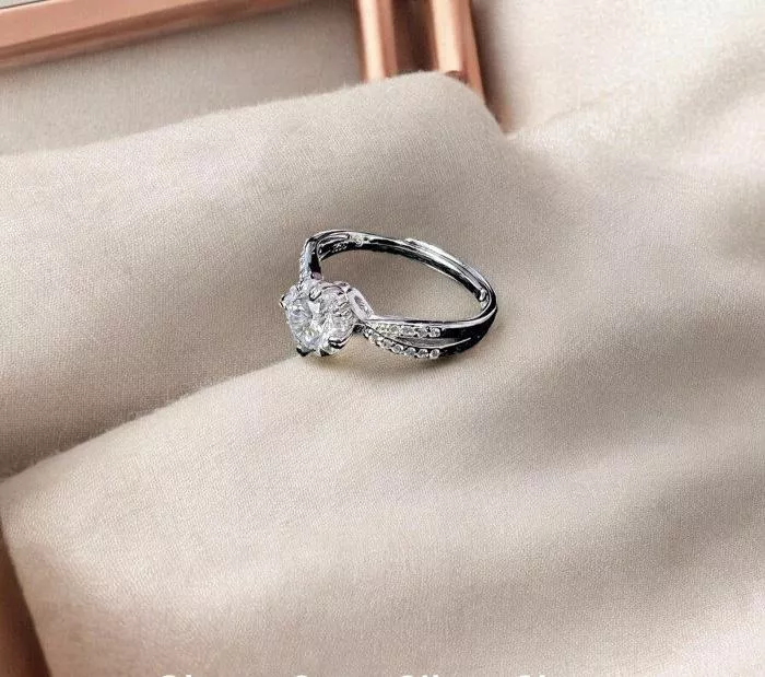 無限花邊鋯石戒指