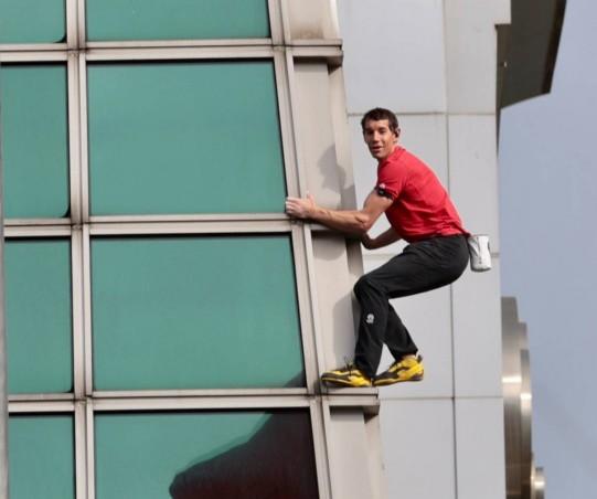 赤手獨攀Alex霍諾德吃素，打破「只有動物蛋白才能增肌」的迷思